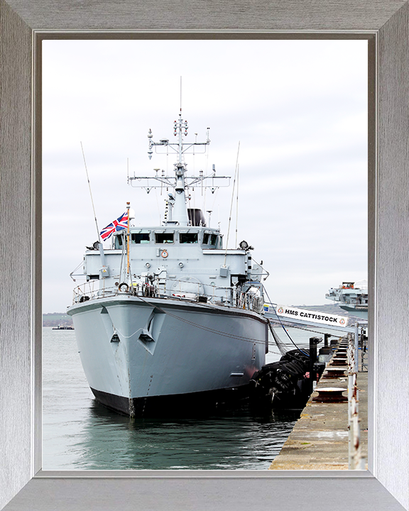 HMS Cattistock (M31) Royal Navy Hunt Class MineHunter Alongside in Portsmouth Photo Print Wall Art Decor Posters, Prints, & Visual Artwork Hampshire Prints 10 x 8 Silver Frame No