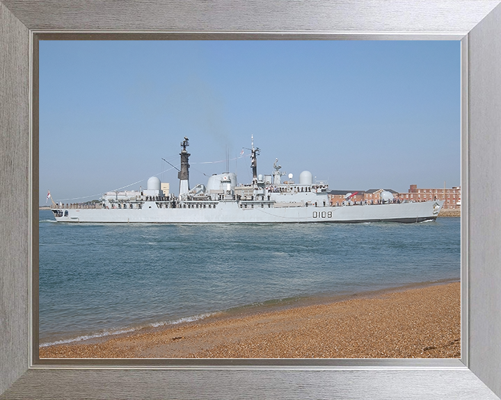 HMS Cardiff (D108) Royal Navy Type 42 Destroyer Paying Off Photo Print Wall Art Decor Posters, Prints, & Visual Artwork Hampshire Prints 10 x 8 Silver Frame No