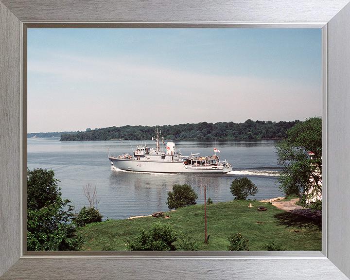 HMS Dulverton (M35) Royal Navy Hunt Class Mine Warfare Vessel USA 1985 Photo Print Wall Art Decor Posters, Prints, & Visual Artwork Hampshire Prints 10 x 8 Silver Frame No