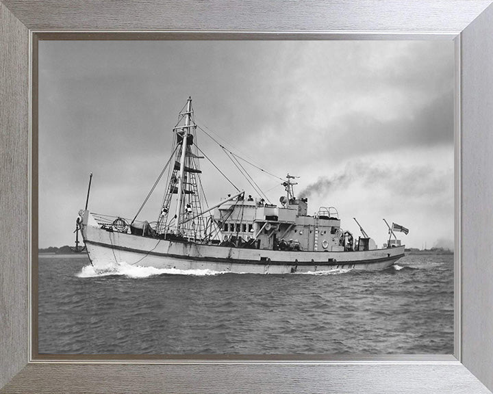 HMS MMS 1717 (J517) | Photo Print | Framed Print | MMS Class | Minesweeper | Royal Navy Hampshire Prints