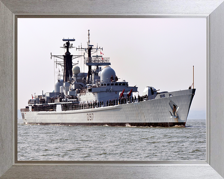HMS Edinburgh (D97) Royal Navy Type 42 Destroyer Entering Harbour Photo Print Wall Art Decor Posters, Prints, & Visual Artwork Hampshire Prints 10 x 8 Silver Frame No