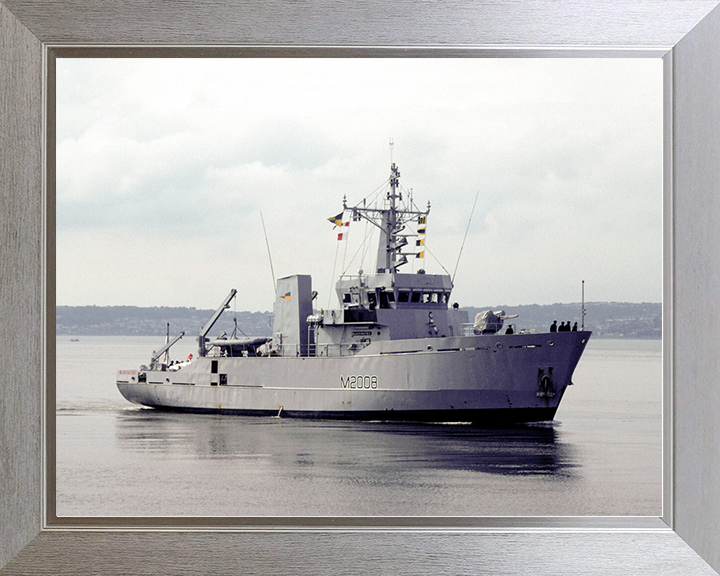 HMS Blackwater (M2008) Royal Navy River Class Minesweeper Entering Harbour Photo Print Wall Art Decor Posters, Prints, & Visual Artwork Hampshire Prints 10 x 8 Silver Frame No