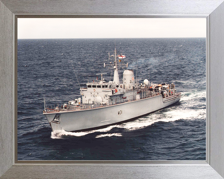 HMS Cattistock (M31) Royal Navy Hunt Class MineHunter Port Side View at Sea Photo Print Wall Art Decor Posters, Prints, & Visual Artwork Hampshire Prints 10 x 8 Silver Frame No