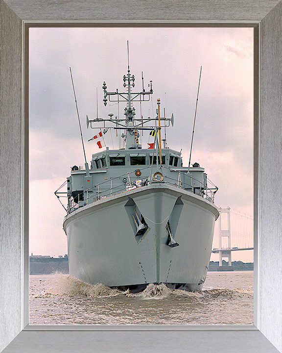 HMS Berkeley (M40) Royal Navy Hunt Class Mine Warfare Vessel Bow View Photo Print Wall Art Decor Posters, Prints, & Visual Artwork Hampshire Prints 10 x 8 Silver Frame No