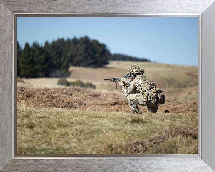 Soldier Kneeling and Firing Photo Print - British Army Hampshire Prints 10 x 8 Silver Frame No