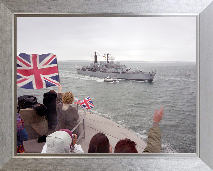 HMS Cardiff (D108) Royal Navy Type 42 Destroyer From The Round Tower Photo Print Wall Art Decor Posters, Prints, & Visual Artwork Hampshire Prints 10 x 8 Silver Frame No