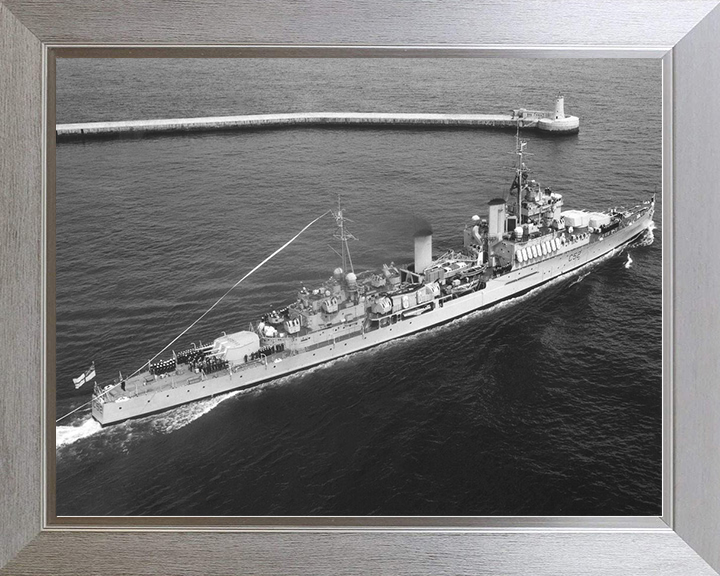HMS Bermuda (52) Royal Navy Fiji Class Light Cruiser Paying Off Photo Print Wall Art Decor Posters, Prints, & Visual Artwork Hampshire Prints 10 x 8 Silver Frame No