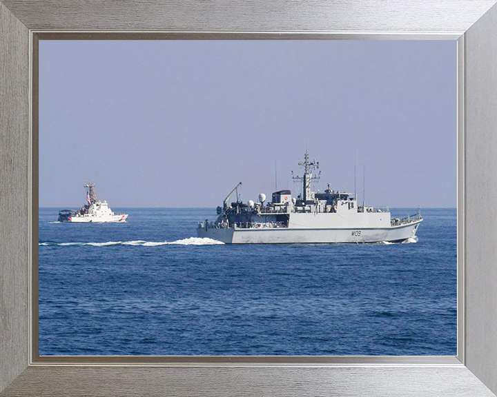 HMS Bangor (M109) Royal Navy Sandown Class Minehunter With US Coastguard Photo Print Wall Art Decor Posters, Prints, & Visual Artwork Hampshire Prints 10 x 8 Silver Frame No