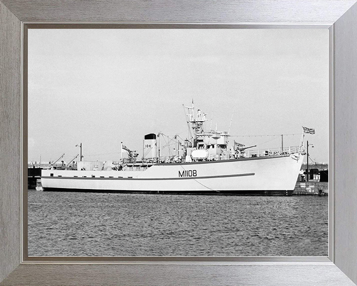 HMS Bevington (M1108) Royal Navy Ton Class Minesweeper Alongside Photo Print Wall Art Decor Posters, Prints, & Visual Artwork Hampshire Prints 10 x 8 Silver Frame No