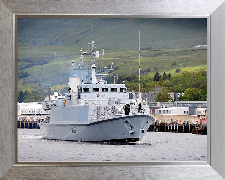 HMS Bangor (M109) Royal Navy Sandown Class Minehunter Leaving Harbour Photo Print Wall Art Decor Posters, Prints, & Visual Artwork Hampshire Prints 10 x 8 Silver Frame No