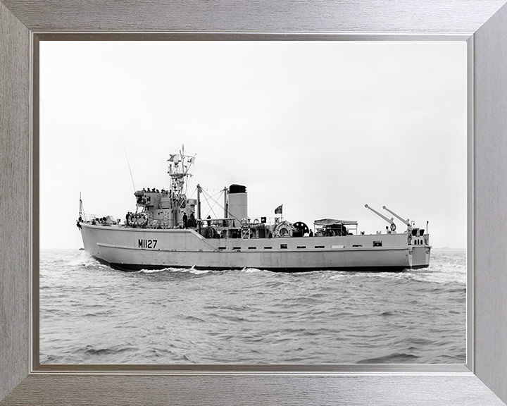 HMS Darlaston (M1127) Royal Navy Ton class Minesweeper Port Beam View Photo Print Wall Art Decor Posters, Prints, & Visual Artwork Hampshire Prints 10 x 8 Silver Frame No
