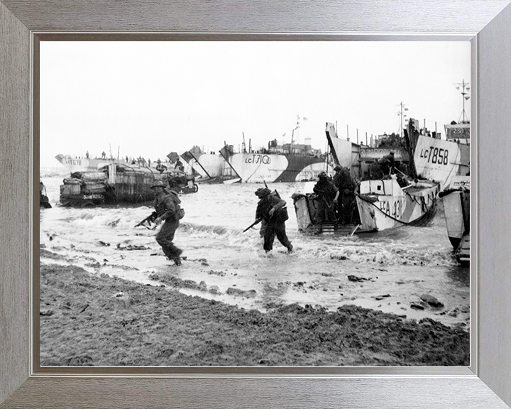Royal Marines Commandos at Normandy on D-Day 1944 Photo Print Wall Art Military Decor Posters, Prints, & Visual Artwork Hampshire Prints 10 x 8 Silver Frame No