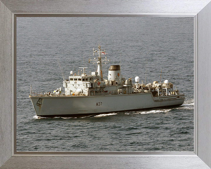HMS Chiddingfold (M37) Royal Navy Hunt Class Minehunter Port Side View Photo Print Wall Art Decor Posters, Prints, & Visual Artwork Hampshire Prints 10 x 8 Silver Frame No