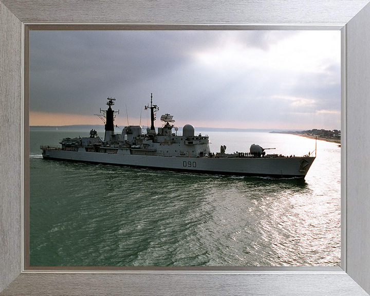 HMS Southampton (D90) - Entering Portsmouth 2004 - Royal Navy Type 42 Destroyer Photo Print Wall Art Naval Decor UK Posters, Prints, & Visual Artwork Hampshire Prints 10 x 8 Silver Frame No
