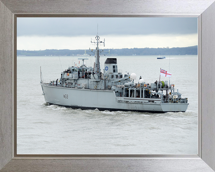 HMS Brocklesby (M33) Royal Navy Hunt Class Mine Warfare Vessel Leaving Port Photo Print Wall Art Decor Posters, Prints, & Visual Artwork Hampshire Prints 10 x 8 Silver Frame No