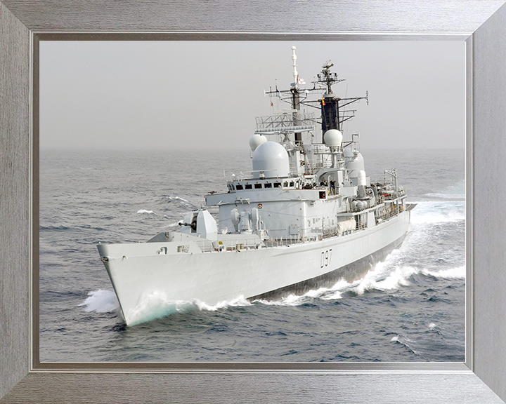 HMS Edinburgh (D97) Royal Navy Type 42 Destroyer At Sea Photo Print Wall Art Decor Posters, Prints, & Visual Artwork Hampshire Prints 10 x 8 Silver Frame No