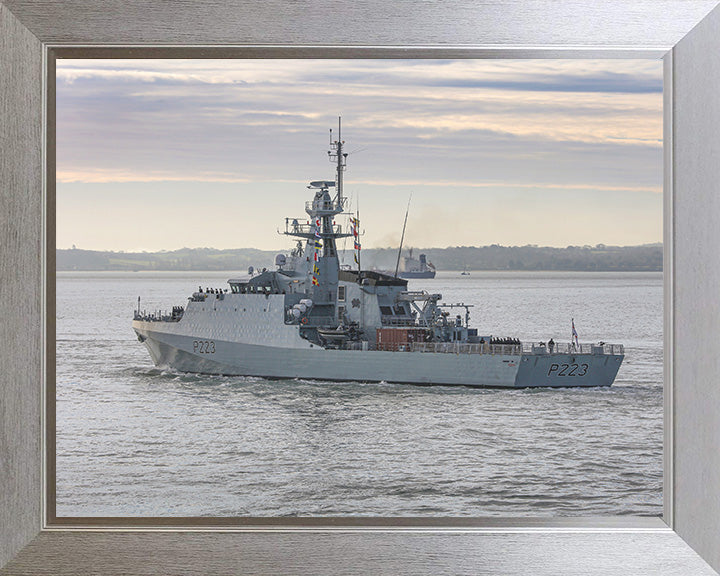 HMS Medway P223 | Photo Print | Framed Print | River Class | Patrol Vessel | Royal Navy Hampshire Prints
