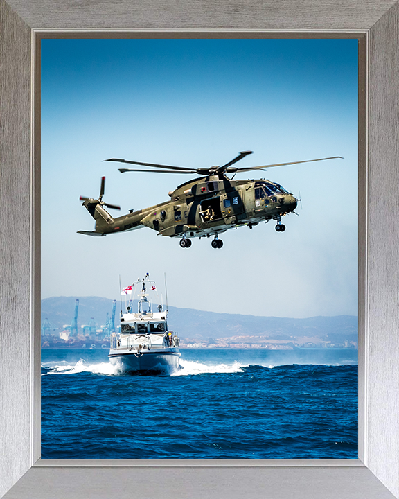 HMS Scimitar (P284) Photo Print - With Helicopter - Royal Navy Scimitar Class Fast Patrol Vessel Hampshire Prints 10 x 8 Silver Frame No