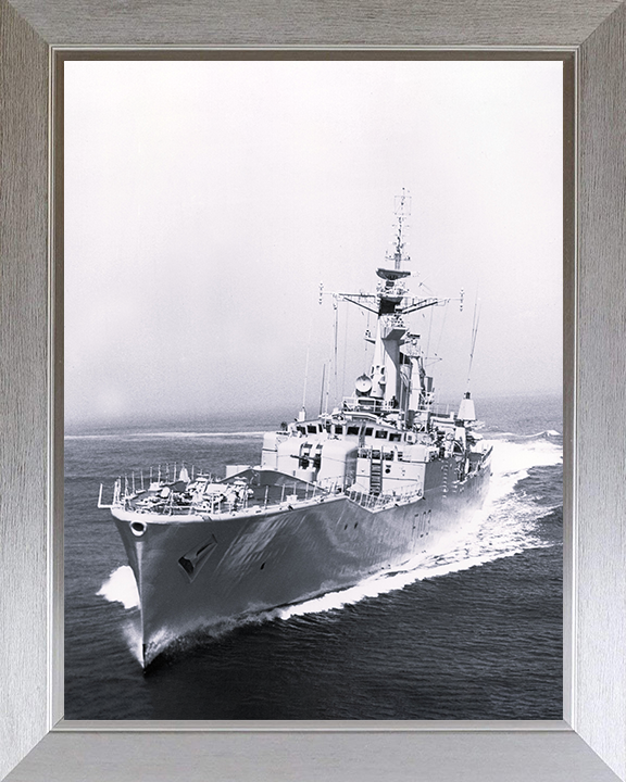 HMS Lowestoft (F103) Photo Print - At Sea 1970 - Royal Navy Rothesay Class Frigate Posters, Prints, & Visual Artwork Hampshire Prints 10 x 8 Silver Frame No