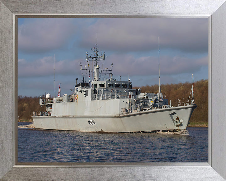 HMS Walney M104 | Photo Print | Framed Print | Sandown Class | minesweeper | Royal Navy Hampshire Prints