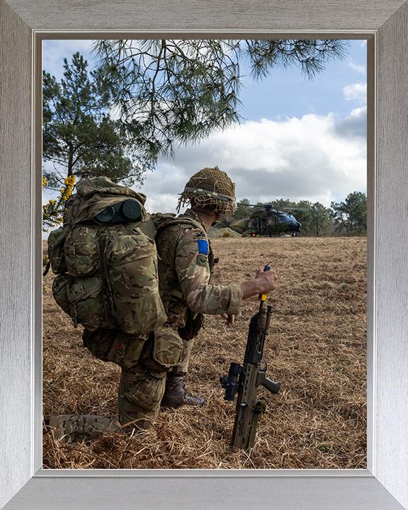 British Army Parachute Regiment Soldier Kneels watching a French Caiman Helicopter Photo Print Wall Art Military Posters, Prints, & Visual Artwork Hampshire Prints 10 x 8 Silver Frame No