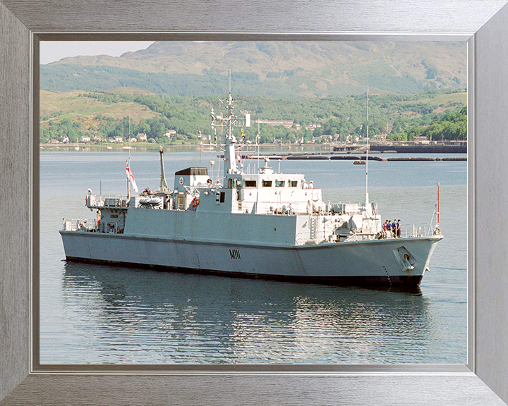 HMS Blyth (M111) Royal Navy Sandown Class Minehunter Starboard View Photo Print Wall Art Decor Posters, Prints, & Visual Artwork Hampshire Prints 10 x 8 Silver Frame No