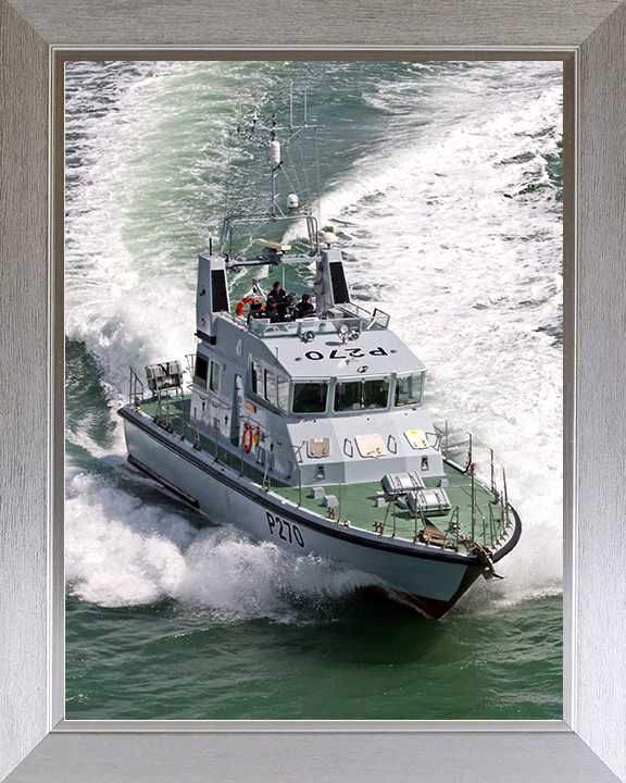HMS Biter (P270) Royal Navy Archer Class P2000 Patrol Vessel Starboard Bow 2017 Photo Print Wall Art Decor Posters, Prints, & Visual Artwork Hampshire Prints 10 x 8 Silver Frame No