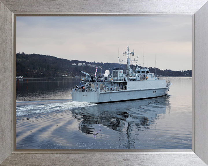 HMS Bangor (M109) Photo Print - Clyde 2009 - Royal Navy Sandown Class Minehunter Posters, Prints, & Visual Artwork Hampshire Prints 10 x 8 Silver Frame No