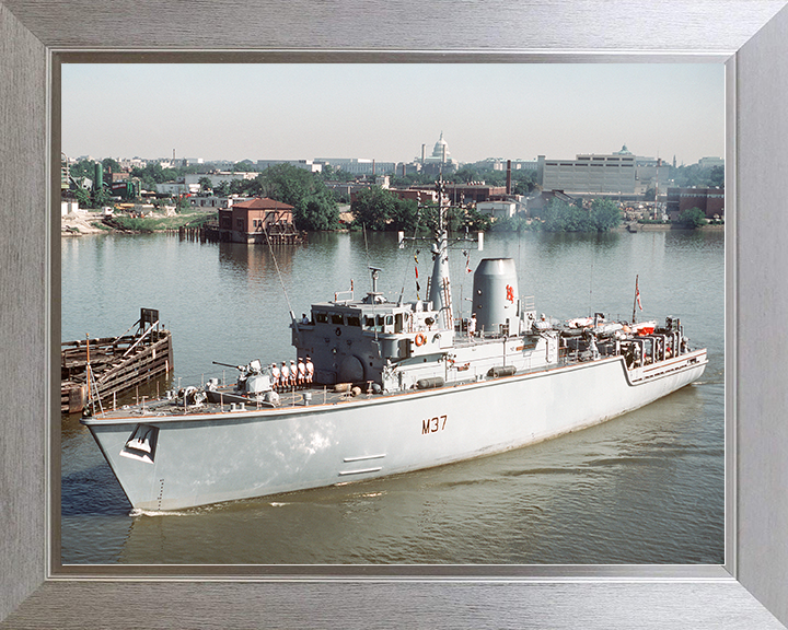 HMS Chiddingfold (M37) Royal Navy Hunt Class Minehunter Entering Washington Photo Print Wall Art Decor Posters, Prints, & Visual Artwork Hampshire Prints 10 x 8 Silver Frame No