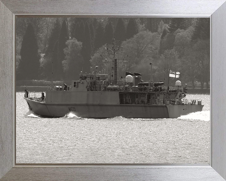 HMS Bangor (M109) Photo Print - Clyde 2008 - Royal Navy Sandown Class Minehunter Posters, Prints, & Visual Artwork Hampshire Prints 10 x 8 Silver Frame No