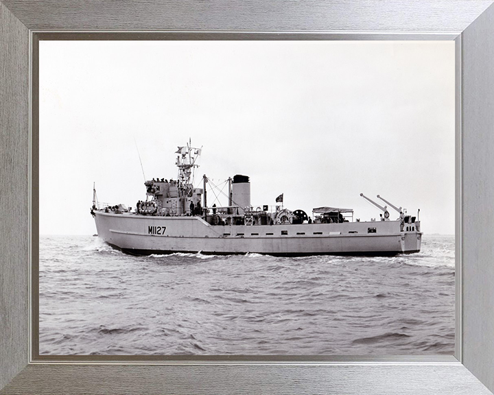 HMS Darlaston M1127 | Photo Print | Framed Print | Ton Class | Minesweeper | Royal Navy Hampshire Prints