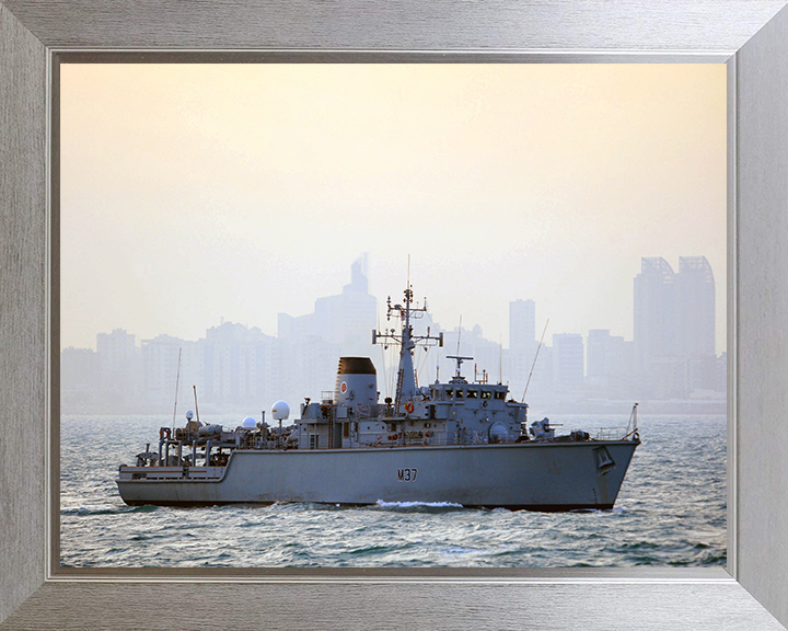 HMS Chiddingfold (M37) Photo Print - Kuwait 2009 - Royal Navy Hunt Class Minehunter Posters, Prints, & Visual Artwork Hampshire Prints 10 x 8 Silver Frame No