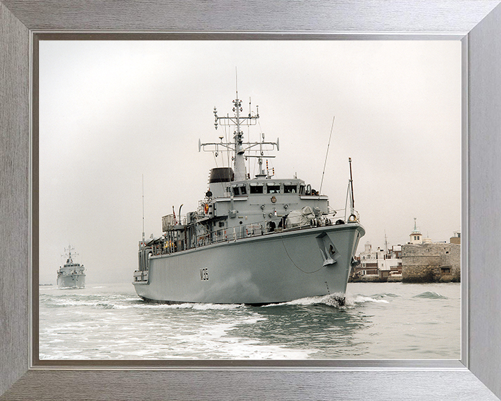 HMS Dulverton (M35) Royal Navy Hunt Class Mine Warfare Vessel Leaving Portsmouth Photo Print Wall Art Decor Posters, Prints, & Visual Artwork Hampshire Prints 10 x 8 Silver Frame No