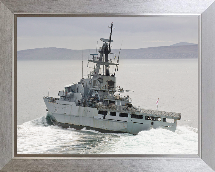 HMS Clyde (P257) Royal Navy River Class Patrol Vessel Hard Turn Photo Print Wall Art Decor Posters, Prints, & Visual Artwork Hampshire Prints 10 x 8 Silver Frame No