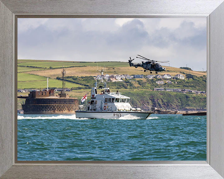 HMS Express (P163) Photo Print - With Wildcat - Royal Navy Archer Class P2000 Patrol Vessel Hampshire Prints 10 x 8 Silver Frame No