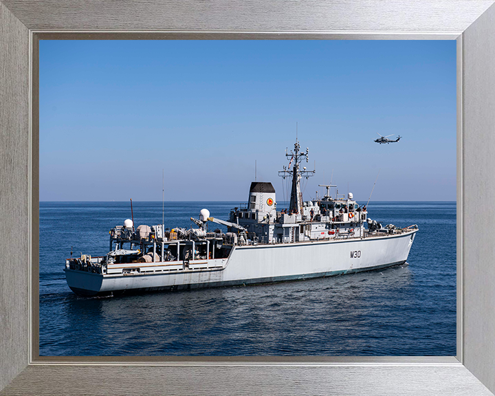 HMS Ledbury (M30) Photo Print - Persian Gulf 2020 - Royal Navy Hunt Class Minesweeper Hampshire Prints 10 x 8 Silver Frame No