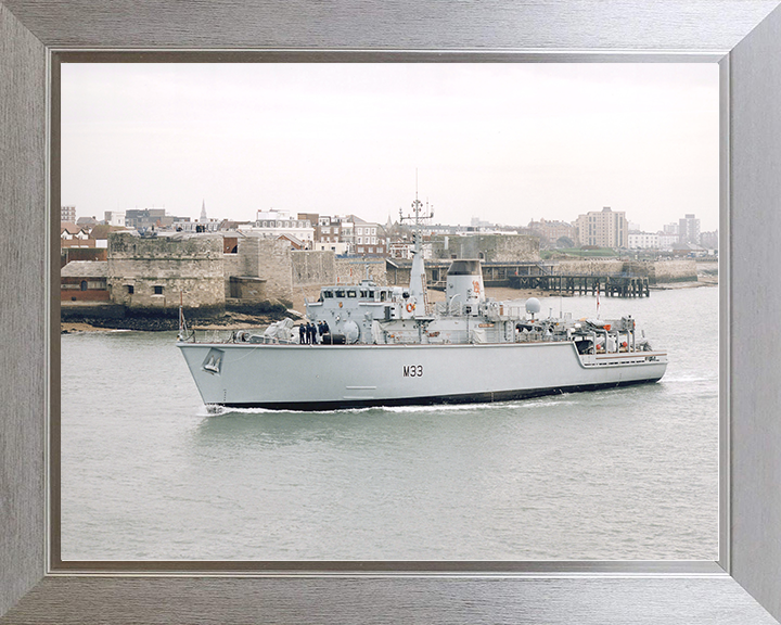 HMS Brocklesby (M33) Royal Navy Hunt Class Mine Warfare Vessel Passing Old Portsmouth Photo Print Wall Art Decor Posters, Prints, & Visual Artwork Hampshire Prints 10 x 8 Silver Frame No