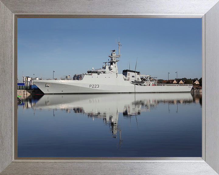 HMS Medway P223 | Photo Print | Framed Print | River Class | Patrol Vessel | Royal Navy Hampshire Prints