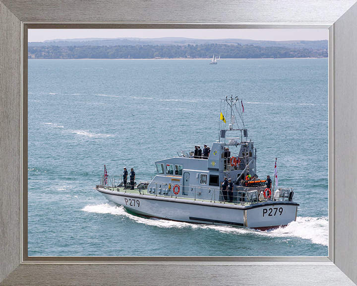 HMS Blazer (P279) Royal Navy Archer Class P2000 Patrol Vessel At Sea 2022 Photo Print Wall Art Decor Posters, Prints, & Visual Artwork Hampshire Prints 10 x 8 Silver Frame No