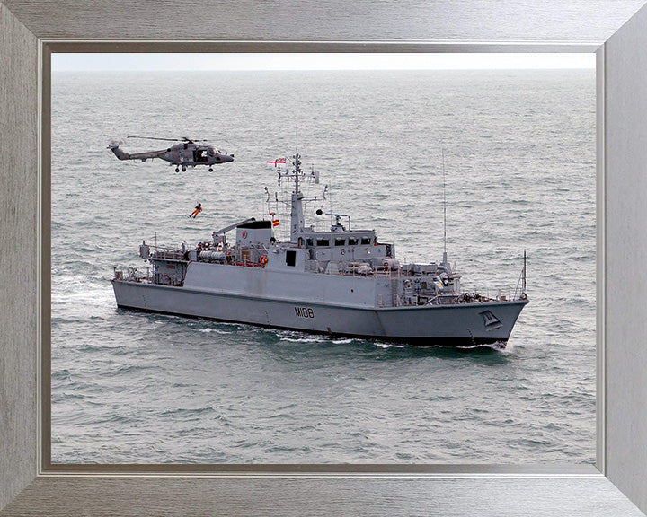 HMS Grimsby M108 | Photo Print | Framed Print | Sandown Class | Minehunter | Royal Navy Hampshire Prints