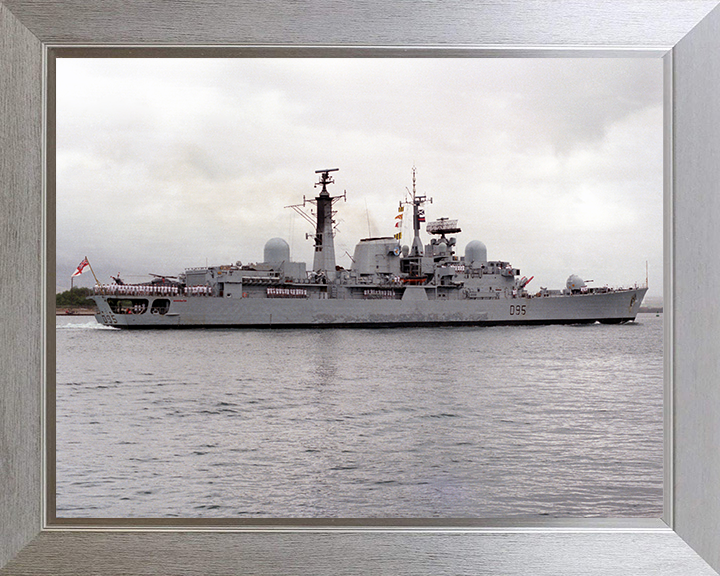 HMS Manchester (D95) Photo Print - Entering Pearl Harbour - Royal Navy Type 42 Destroyer Hampshire Prints 10 x 8 Silver Frame No