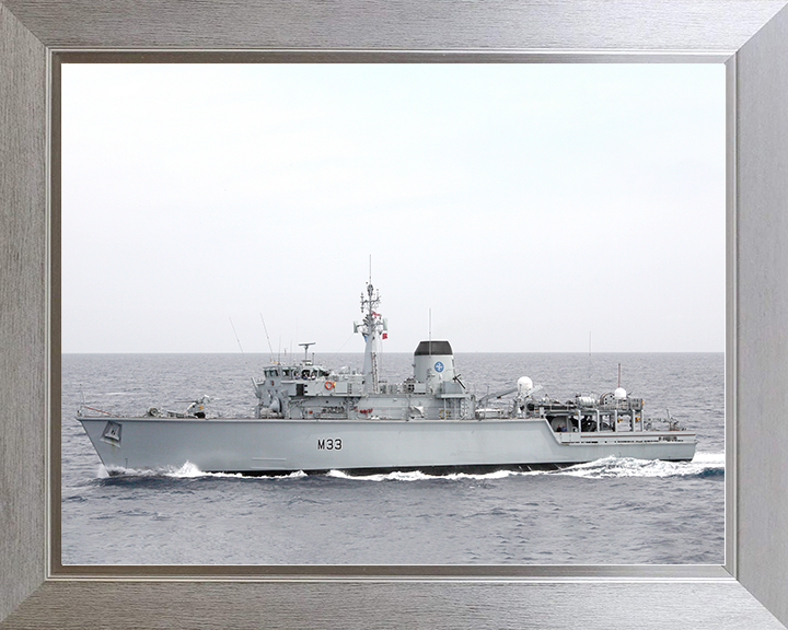 HMS Brocklesby (M33) Royal Navy Hunt Class Mine Warfare Vessel Port Beam View Photo Print Wall Art Decor Posters, Prints, & Visual Artwork Hampshire Prints 10 x 8 Silver Frame No