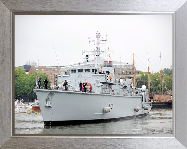 HMS Cattistock (M31) Photo Print - Entering Bristol 2011 - Royal Navy Hunt Class MineHunter Posters, Prints, & Visual Artwork Hampshire Prints 10 x 8 Silver Frame No