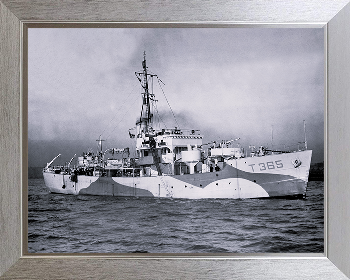HMS Gulland (T365) Royal Navy Isles Class Trawler At Sea 1943 Photo Print Wall Art Decor Posters, Prints, & Visual Artwork Hampshire Prints 10 x 8 Silver Frame No