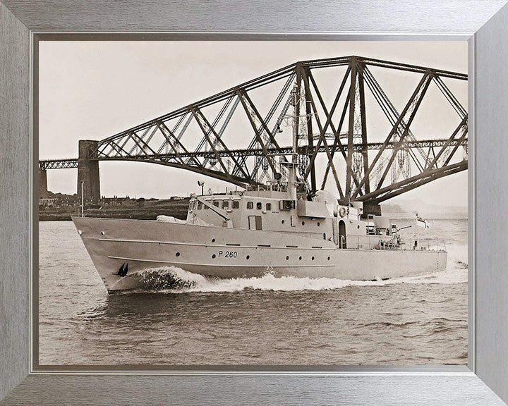 HMS Kingfisher P260 Royal Navy Bird class patrol vessel Photo Print or Framed Photo Print - Hampshire Prints