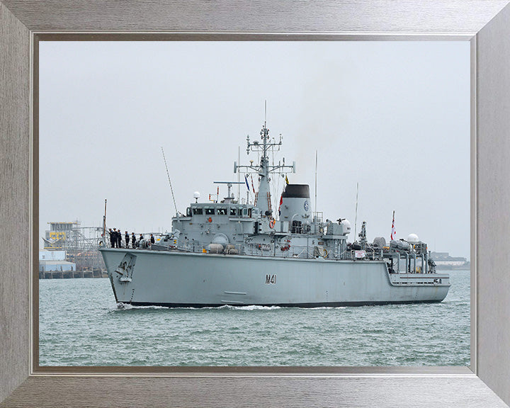 HMS Quorn M41 | Photo Print | Framed Print | Hunt Class | Mine Warfare Vessel | Royal Navy Hampshire Prints