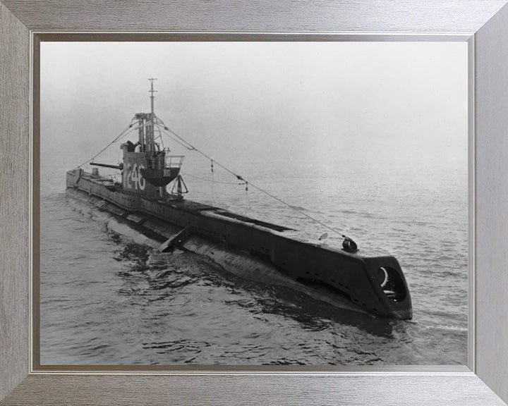 HMS Statesman (P246) Photo Print - Starboard Bow View - Royal Navy S Class Submarine Hampshire Prints 10 x 8 Silver Frame No