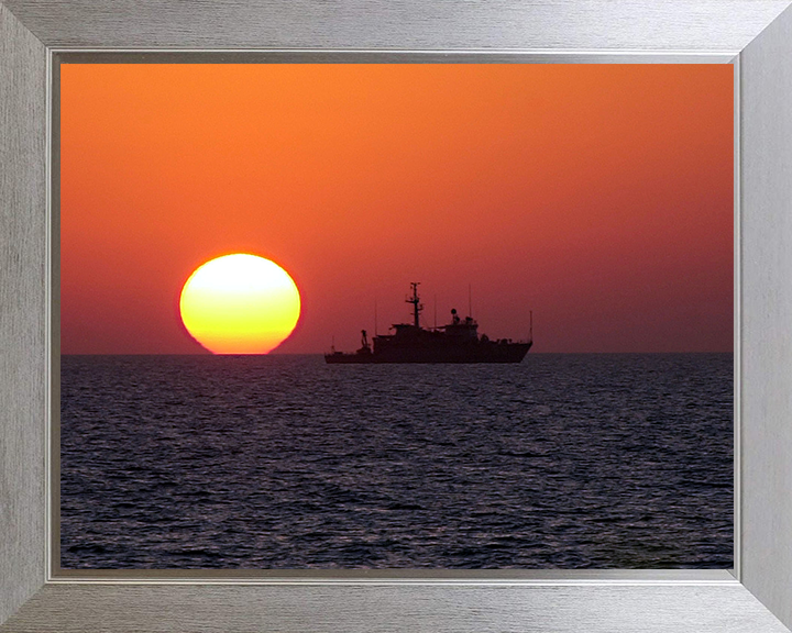 HMS Brocklesby (M33) Photo Print - Silhouette 2003 - Royal Navy Hunt Class Mine Warfare Vessel Posters, Prints, & Visual Artwork Hampshire Prints 10 x 8 Silver Frame No