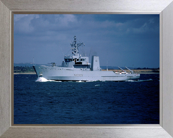 HMS Itchen M2009 | Photo Print | Framed Print | River Class | Minesweeper | Royal Navy Hampshire Prints