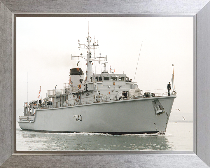 HMS Berkeley (M40) Royal Navy Hunt Class Mine Warfare Vessel Entering Harbour Photo Print Wall Art Decor Posters, Prints, & Visual Artwork Hampshire Prints 10 x 8 Silver Frame No